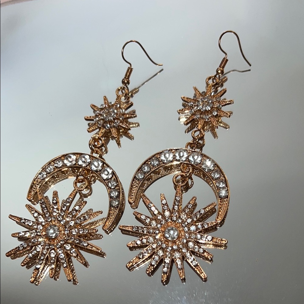 Elegant Gold Sunburst Earrings